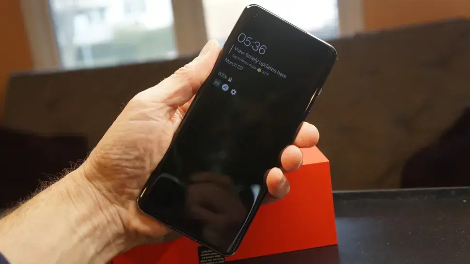 OnePlus 10 Pro display