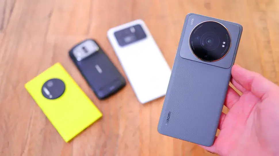 A photo of the Xiaomi 12s Ultra smartphone with some previous camera champs in the past, the Nokia 808 Pureview, Lumia 1020, and the Xiaomi Mi 11 Ultra._1