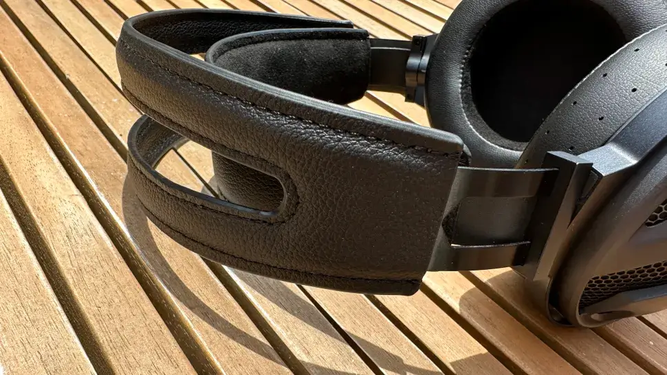 The Fiio FT3 have a cushioned headband that makes them suitable for all-day wear.