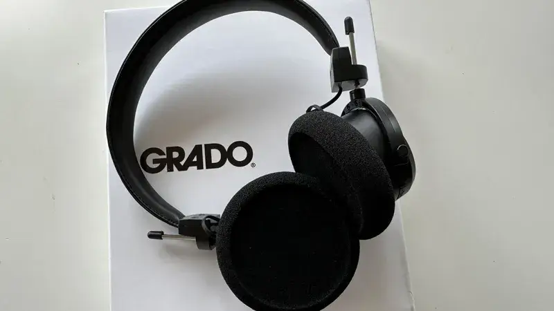 The Grado GW100x bring the company's usual simple styling to a wireless model.