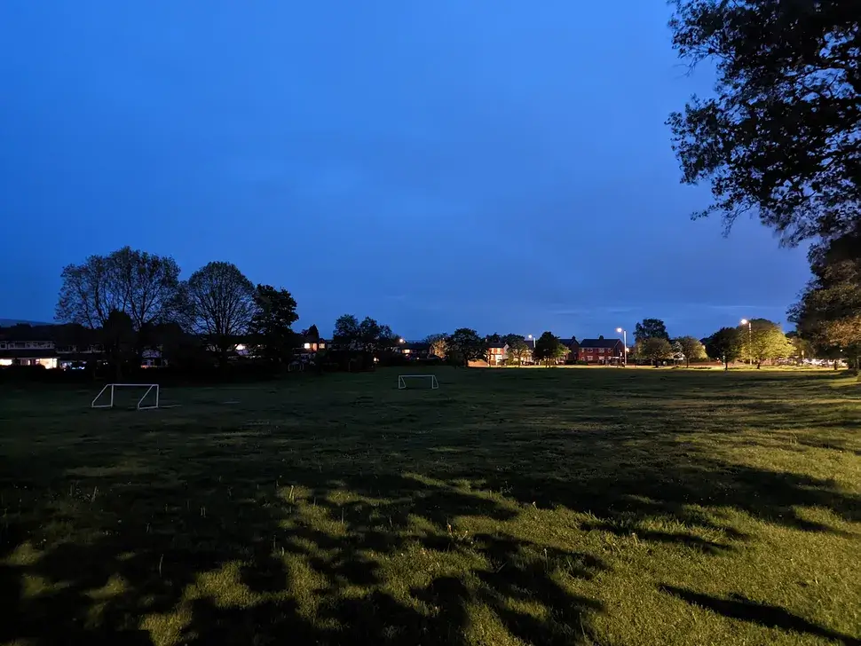 Here's the same shot with the Pixel 6 Pro – you can see the flagship effect at night.