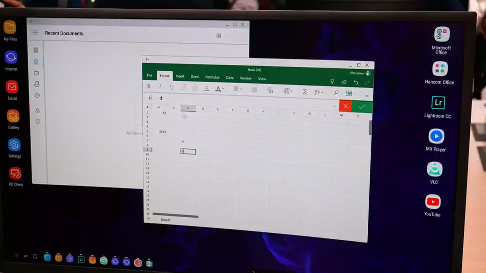 Samsung DeX gives you a real desktop with a taskbar