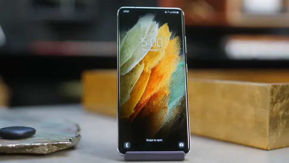 Samsung Galaxy S21 Ultra design and display