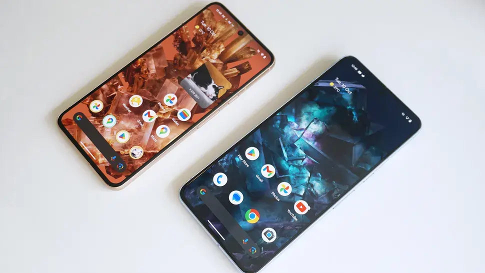 The Google Pixel 8 (left) and Google Pixel 8 Pro (right)_1