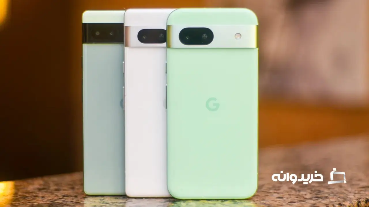 You can barely see the two-tone greens on the Pixel 6a (left)