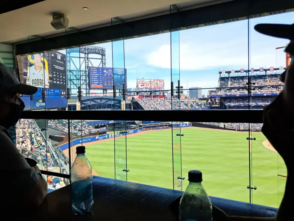 بررسی گوشی سامسونگ گلکسی ای 25 فایو جی 6 An indoor photo taken on the Galaxy A25 from the Caesars Sportsbook area of Citi Field.
