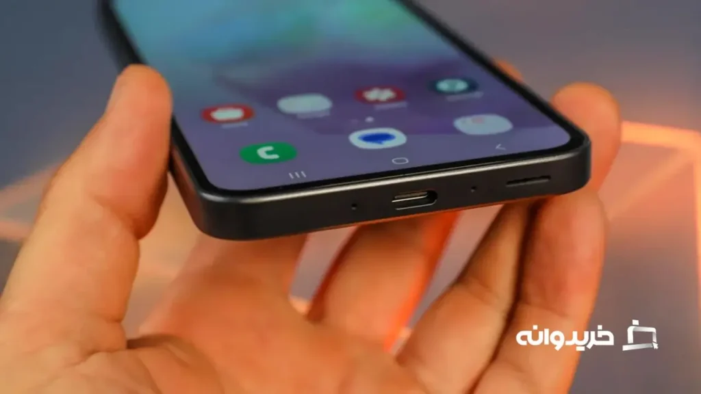 بررسی گوشی سامسونگ گلکسی ای 35 8 The Galaxy A35 has a USB-C port and can charge from 0% to 100% in less than an hour and a half.