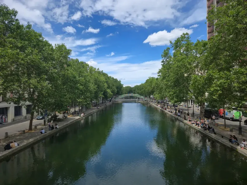 بررسی گوشی سامسونگ گلکسی زد فلیپ 6 10 Here is my original photo of the Canal Saint-Martin. I took it with the Galaxy Z Flip 6 at full resolution (50 megapixels).