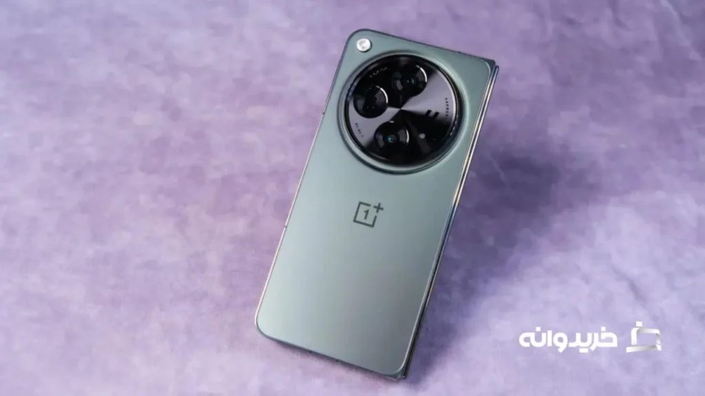 بررسی گوشی وان پلاس اوپن 3 The three rear cameras create a sizable bump on the back of the Open.