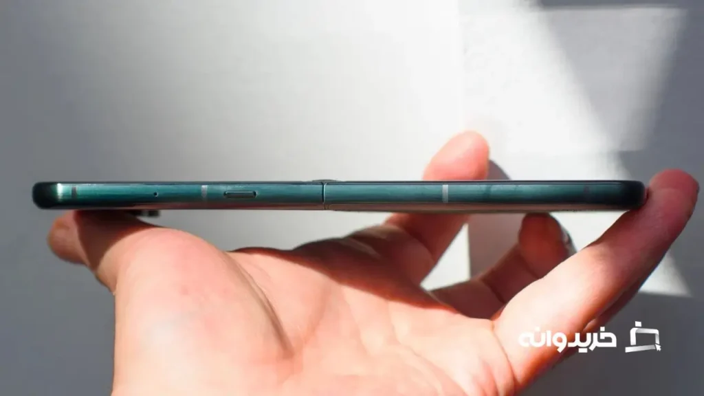 بررسی گوشی موتورولا ریزر اولترا 2025 9 Motorola Razr Ultra 2025 review Design-1