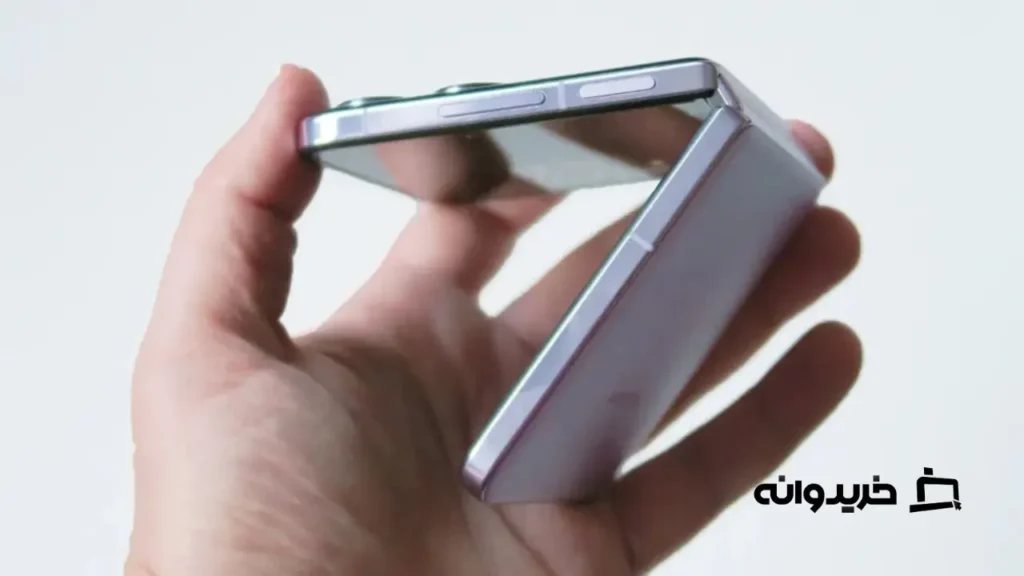 Hinge feel good, volume rocker placement less so