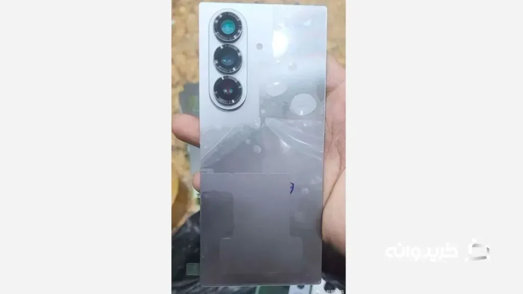A leaked photo of the Samsung Galaxy Z Fold 7-1
