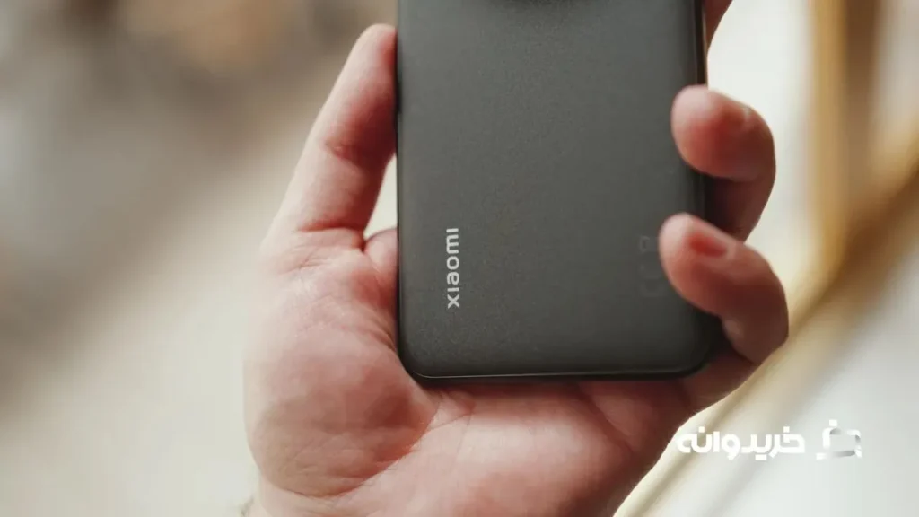 Despite its large 6.7 inch display, the phone is pretty comfortable to hold and use in one hand.