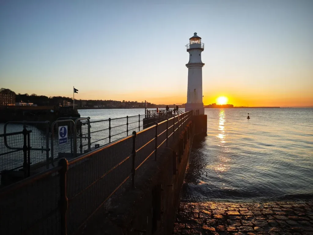 Taken in Pro mode, this scene has a great balance between the highlights and deep shadows, resulting in a punchy, vibrant sunset scene.