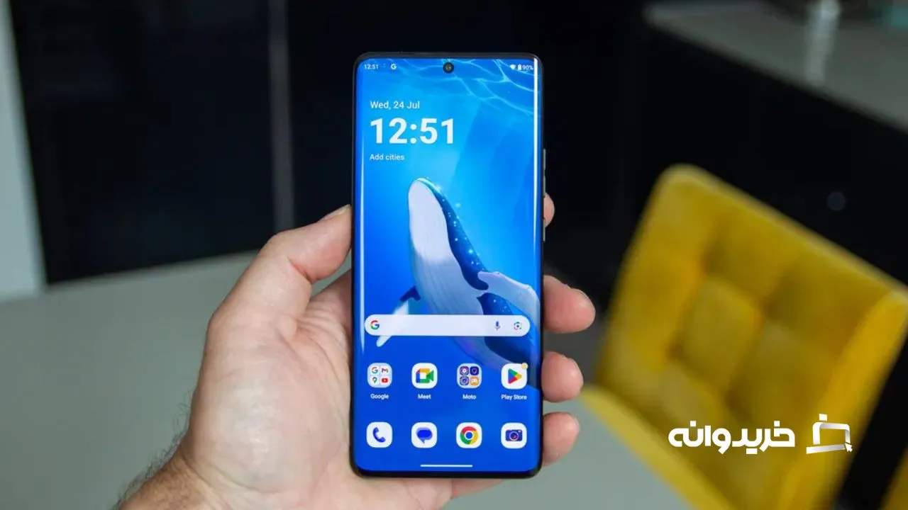 بررسی موتورولا اج ۵۰ اولترا: نمایشگر