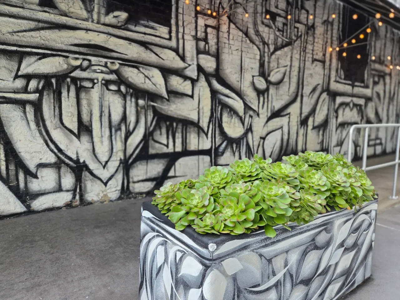 یه ریل سمت راست هست...