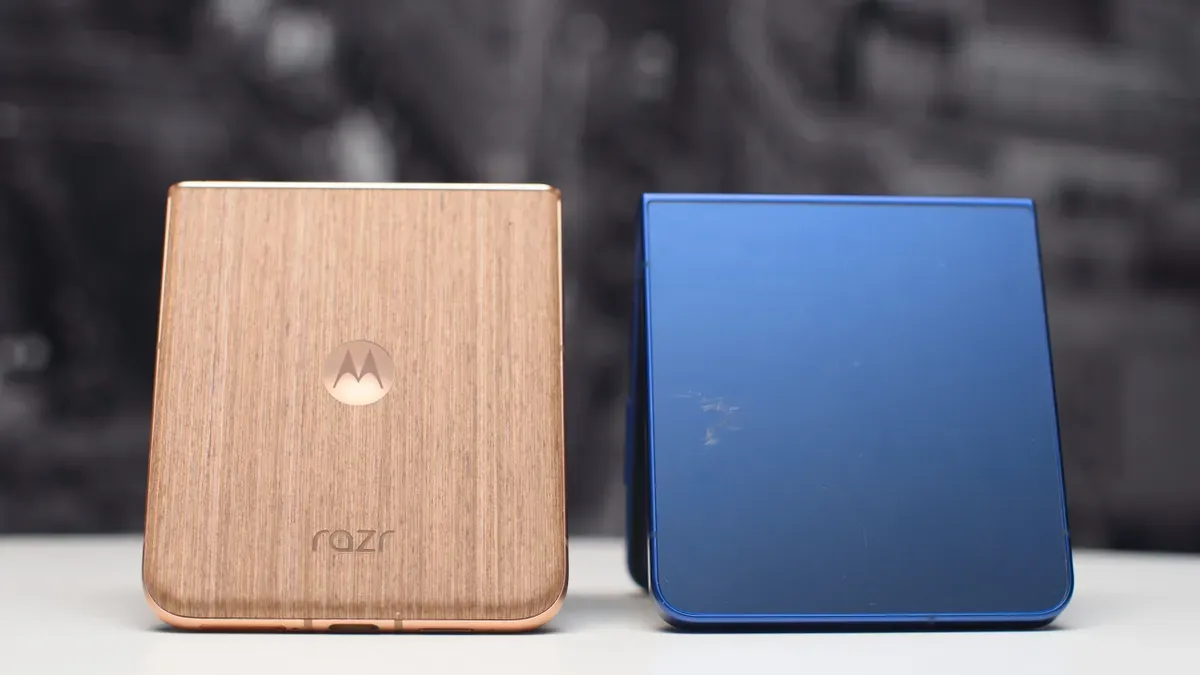 سامسونگ گلکسی زد فلیپ ۷ در مقابل موتورولا ریزر اولترا ۲۰۲۵: طراحی