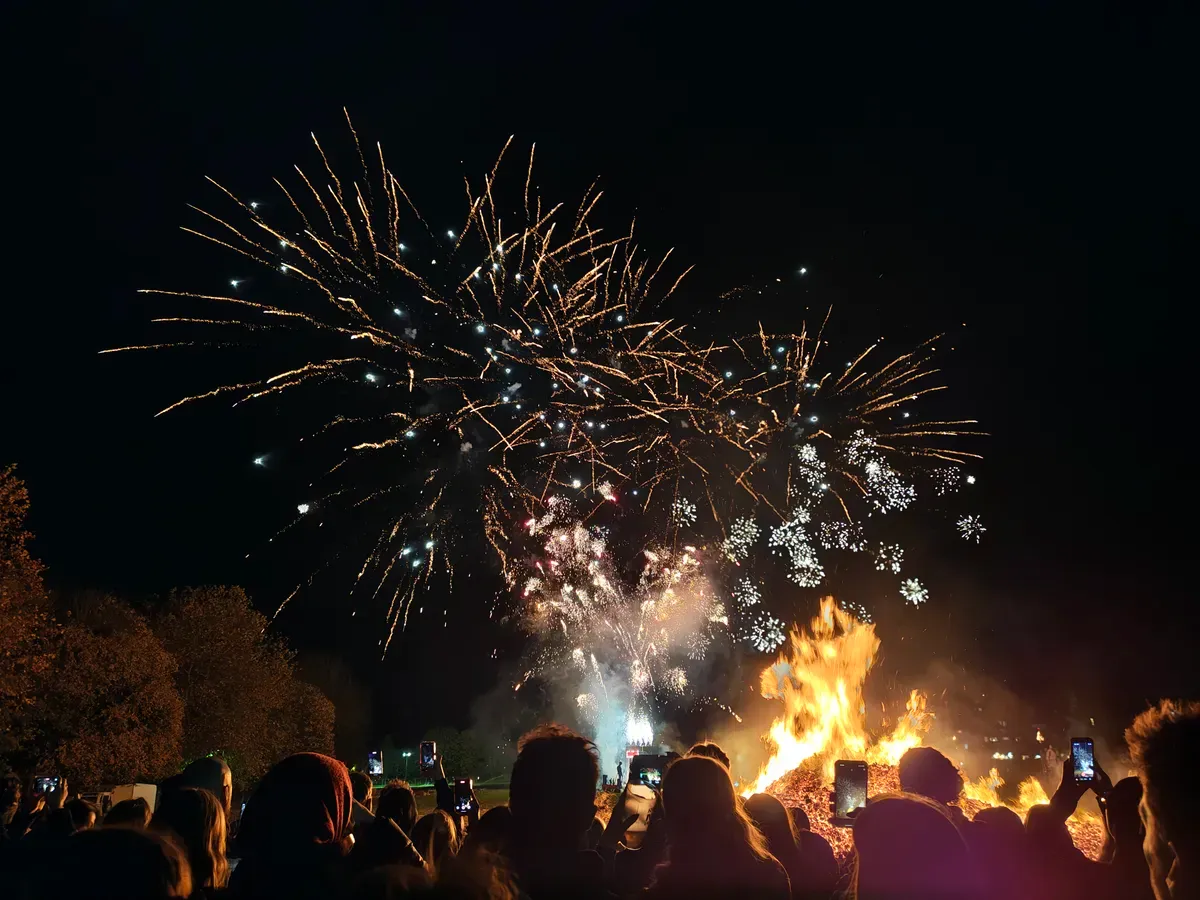 نمونه تصویر دوربین موتورولا اج ۷۰